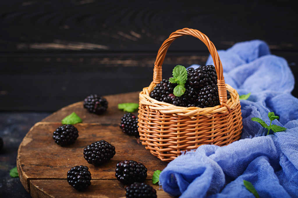 2018Food___Berries_and_fruits_and_nuts_Basket_of_ripe_juicy_blackberries_on_the_table_125863_.jpg