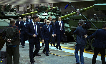 Путину показали готовые к отправке в войска современные танки