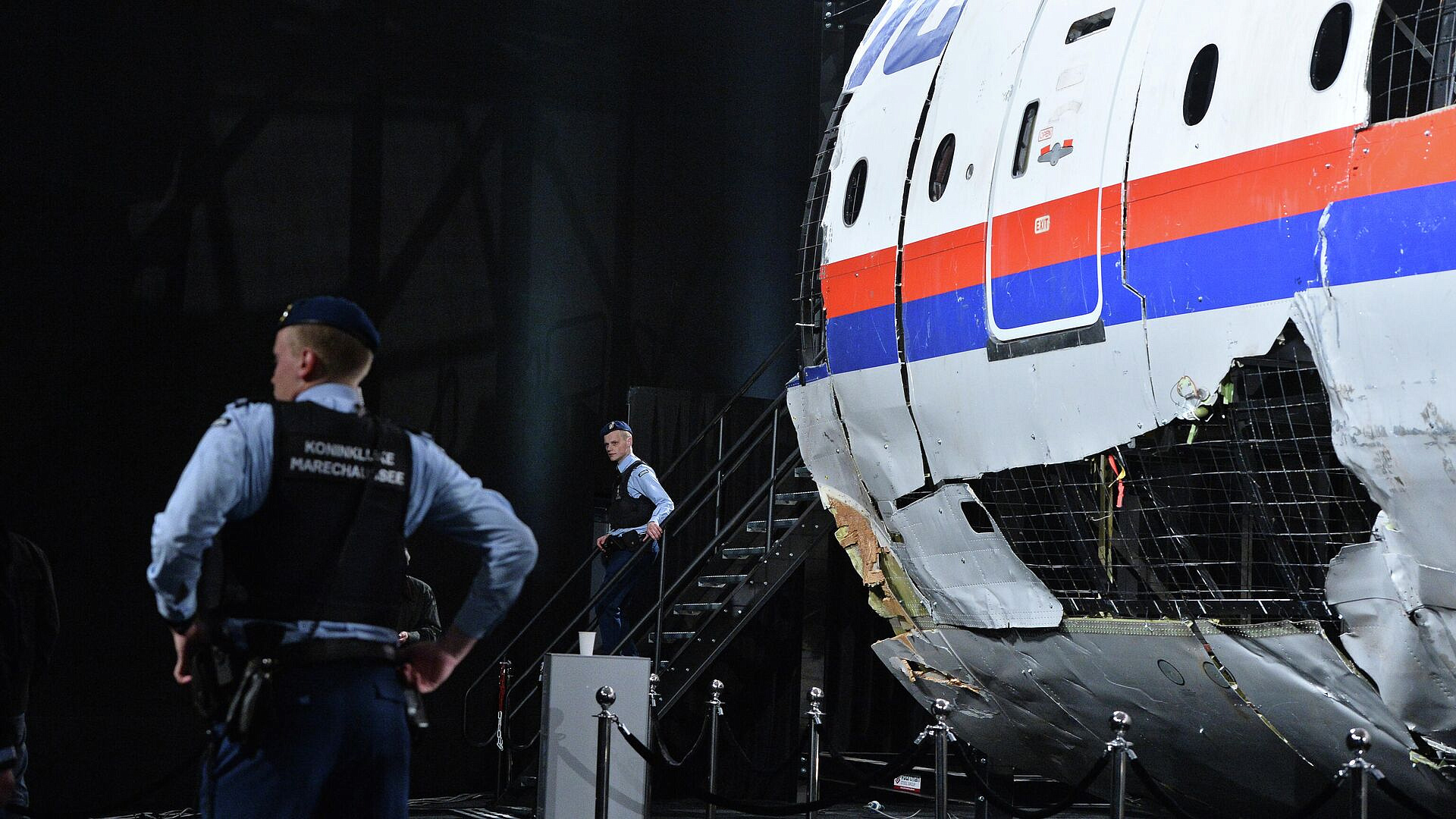        MH17,   