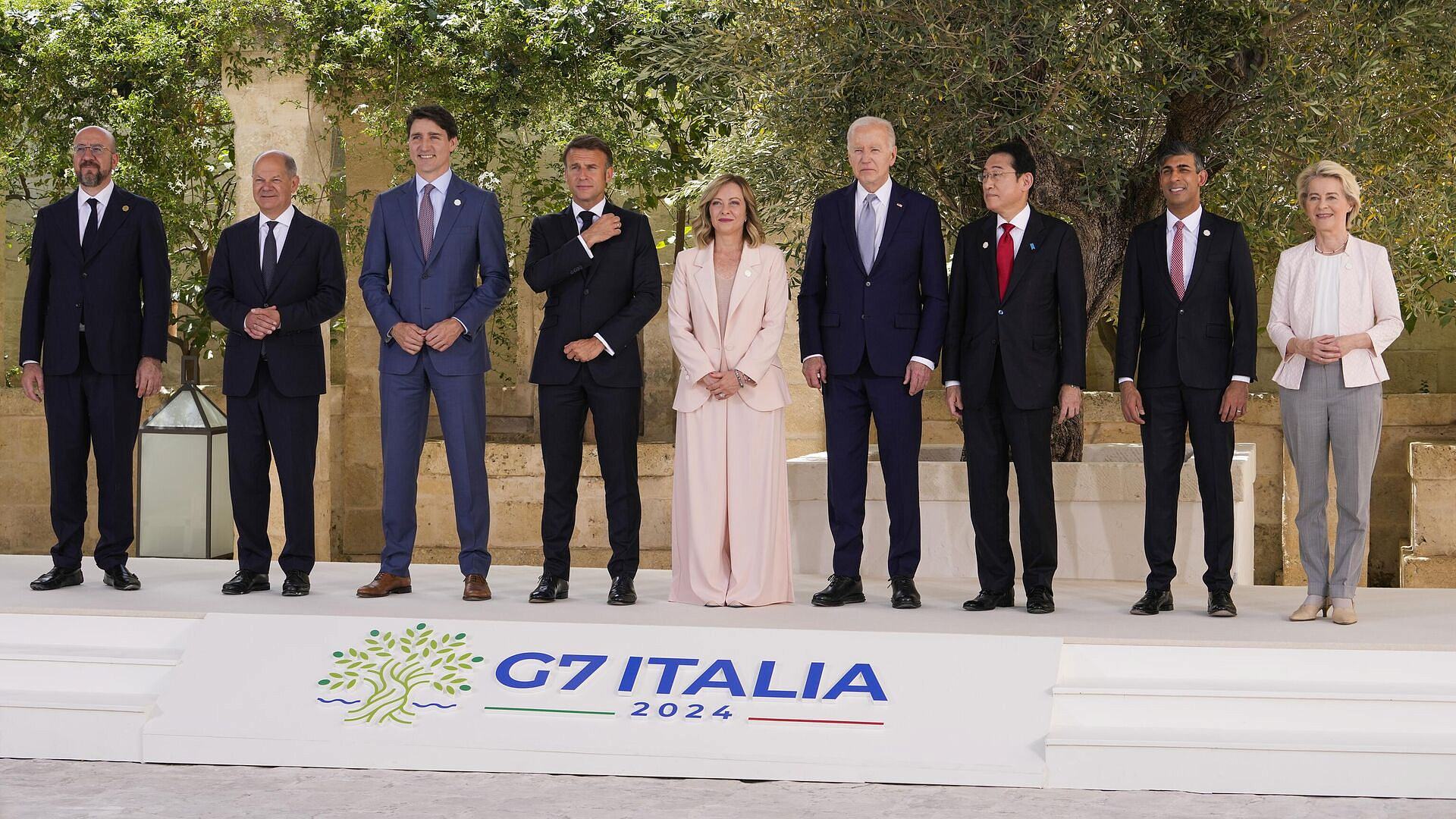  G7        