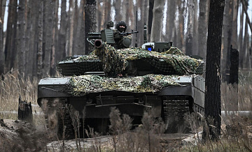 Российские военные научились заводскому ремонту танков в полевых условиях