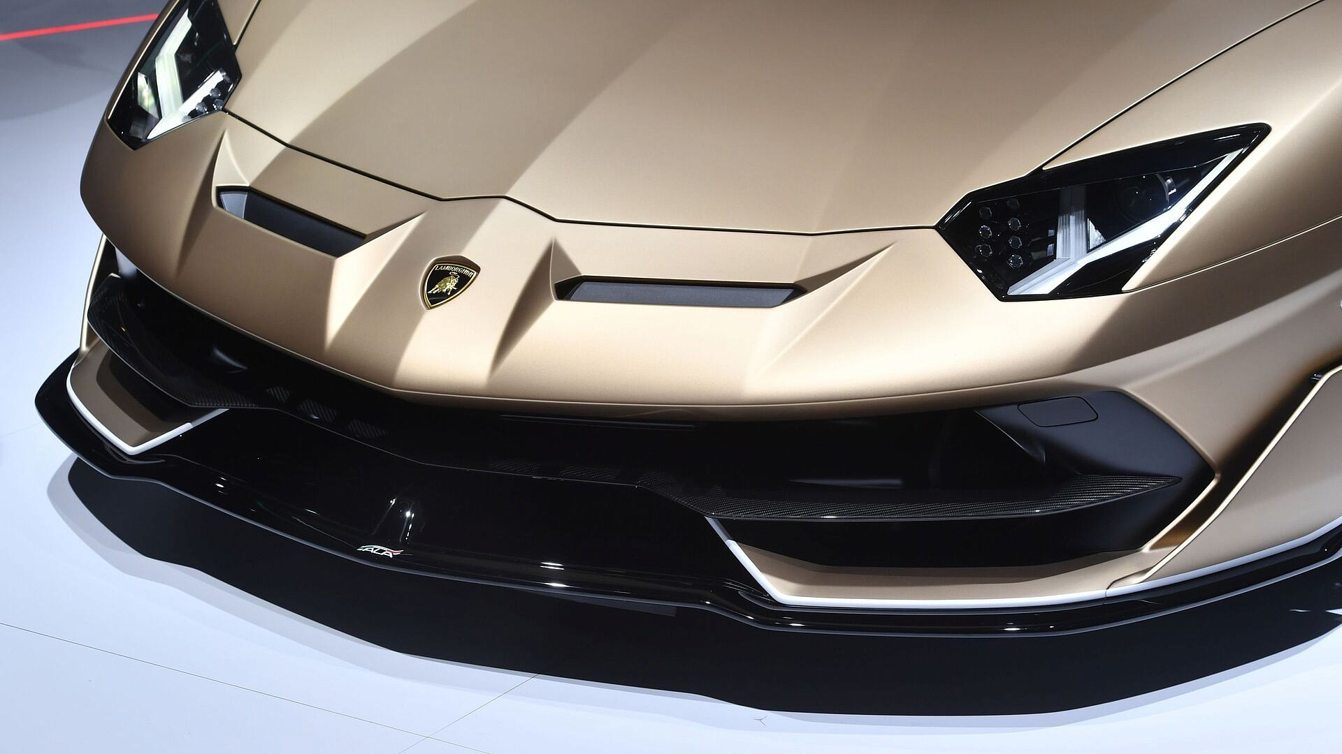 :   Ferrari  Lamborghini      