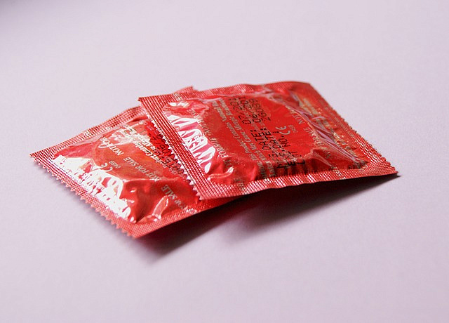 Россияне бросились скупать презервативы